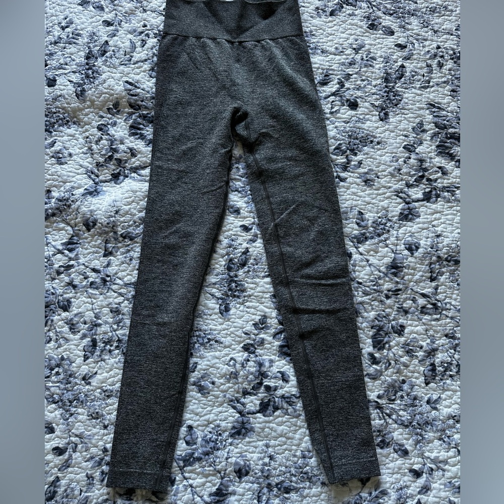 Gymshark grey and blue leggings - very stretchy #leggings